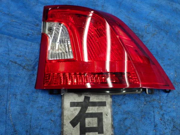 車 ボルボ VOLVO S60 FB FD 純正品 左側 テールライト ランプ