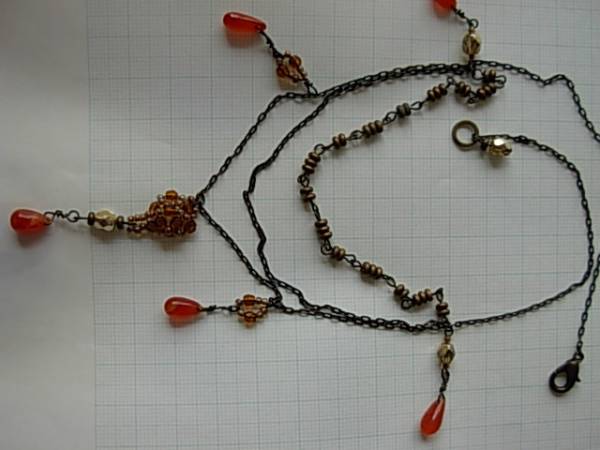 オレンジ雫の秋色ビーズネックレス_3