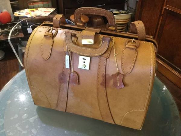 781　革　トランク　バック　画材　モチーフ