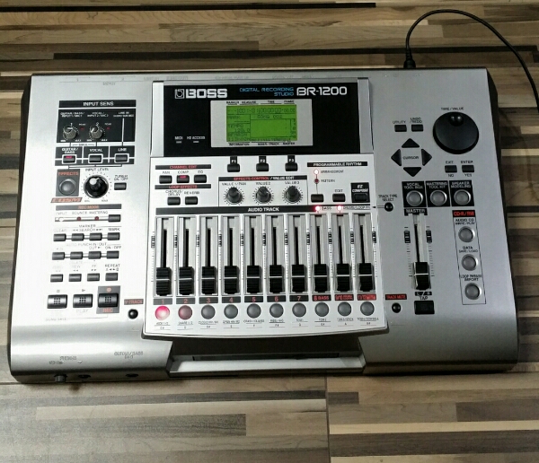 BOSS BR-1200 CD DIGITAL RECORDING STUDIO HDD MTR Digital Boss BR