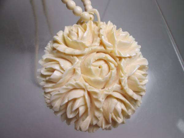 ☆本象牙 薔薇彫刻のペンダントトップネックレス 24g 24金 薔薇 純金 