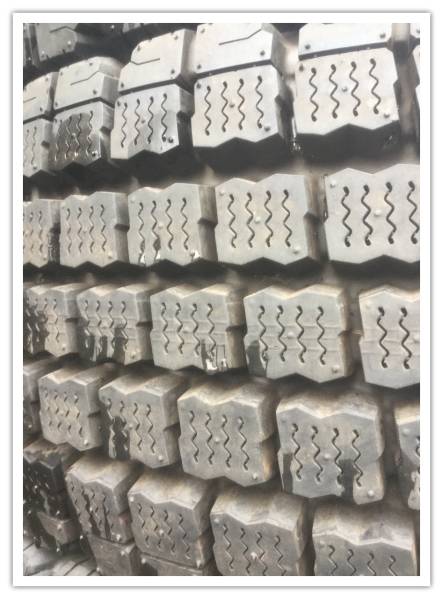 511 スタッドレス　11R22.5 16PR W910 イボ付き　１０本