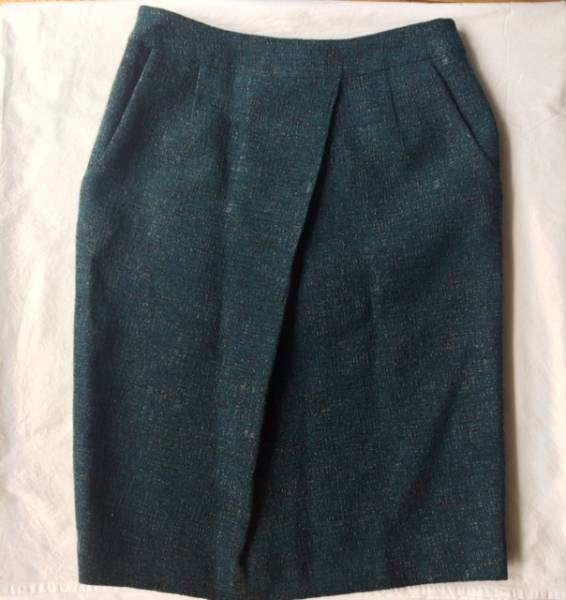 エストネーションで購入　モスグリーンのタイトスカート　未使用