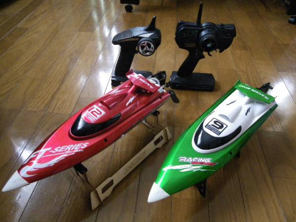 スピード電動ボート★2艇（ブラシレス・ブラシ）充電器付き