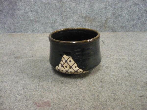 織部筒茶碗 銘 冬枯 - 重要文化財 - 名古屋・徳川美術館 | The 18861 織部