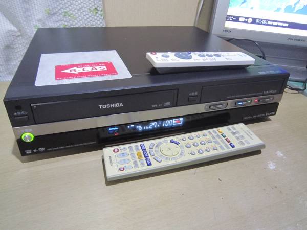 東芝 300GB VHS&HDD&DVDレコーダー RD-W301 RS B-CASリモコン付