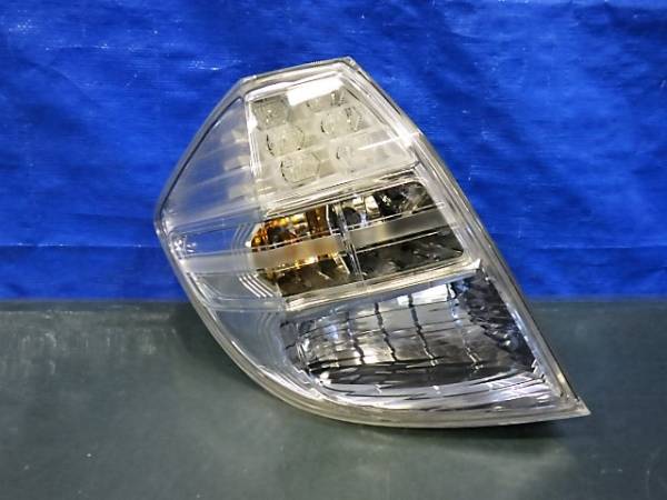 K579 フィットハイブリッド GP1 左テール P9883 美品 ホンダ用 パーツ