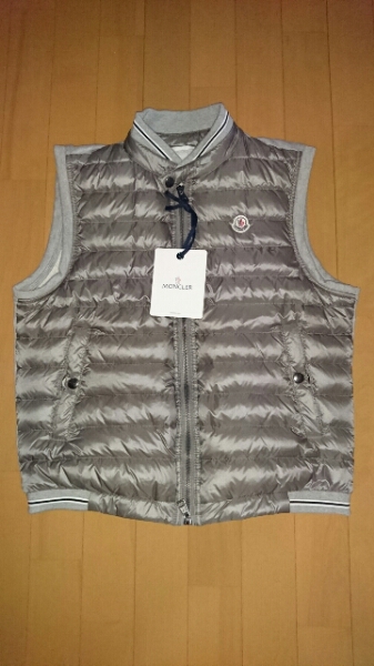 新作MONCLER モンクレール ライトダウンベスト