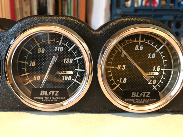 ブリッツ製ターボメーター&温度メーター カバー付帯