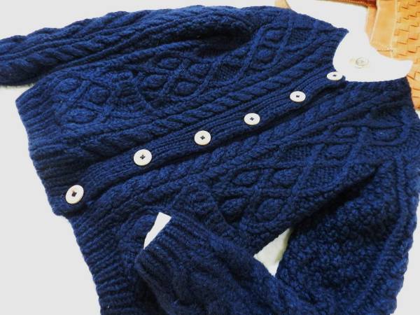 美品★手編み棒針編みアラン柄ウールカーディガンM　紺