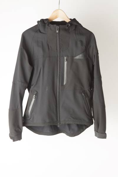 White Mountaineering BLK マウンテンジャケット(ソフトシェル)