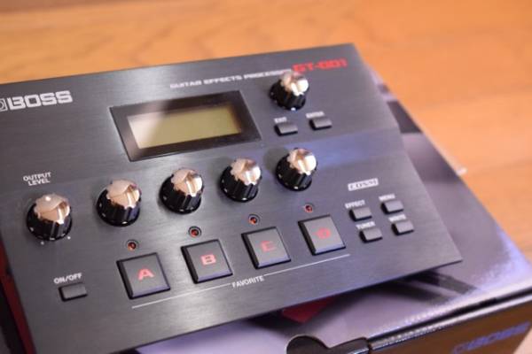 BOSS GT-001マルチ・エフェクト・プロセッサー 中古品 ホビー