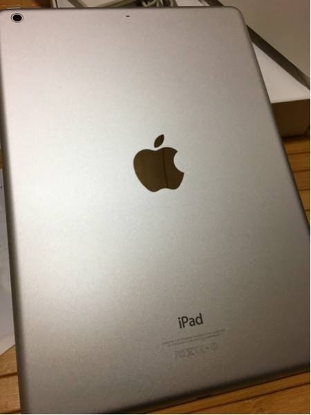 Apple 【美品】ipad Air 128GB wi-fi版 シルバー ME906J/A Apple 【美品】ipad Air 128GB wi-fi版 シルバー ME906J/A
