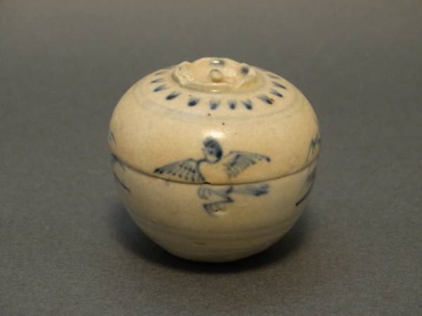 SAWAN4614 ベトナム・15～16世紀 安南染付果実鳥図合子