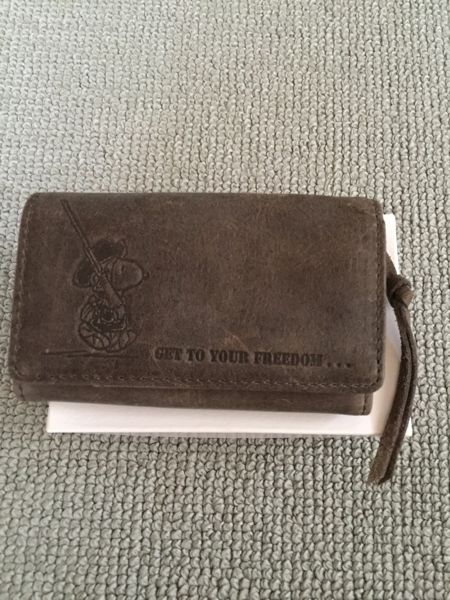 スヌーピー 革製キーケース カーキ 新品