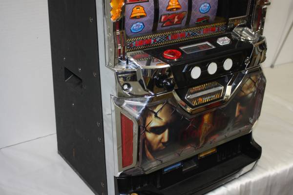 Yahoo!オークション D111[FT] パチスロ バイオハザード5 実機 コイン 