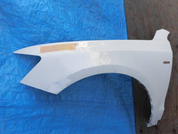 アウディ　Ｑ５　８Ｒ　フェンダー　左　白　i968AP