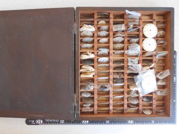 6.腕時計文字盤色々.木箱入り時計部品