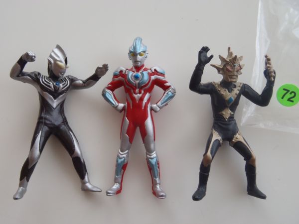 ウルトラマンギンガ ダークティガ バルキー星人 6cm位 人形 