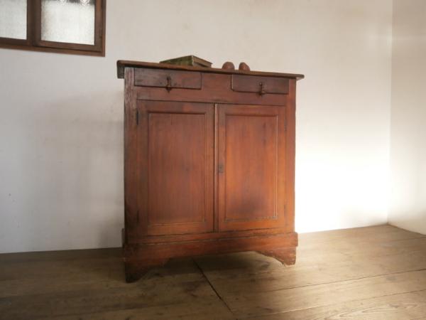 L465◆英国アンティーク◆重厚な古い木製キャビネット◆飾り棚C キャビネット 公式クラシックデモダン アンティーク家具