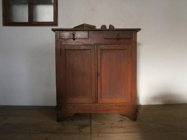 L465◆英国アンティーク◆重厚な古い木製キャビネット◆飾り棚C キャビネット 公式クラシックデモダン アンティーク家具