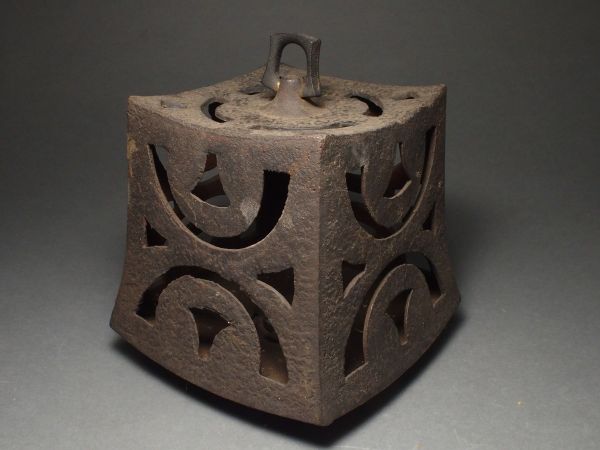 C505. 金工美術 鉄地 吊灯篭 / 燭台行燈灯籠行灯