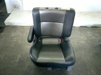 キャラバン TA-QE25 セカンドシート