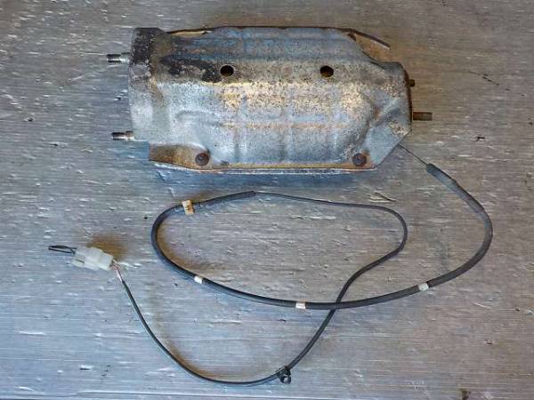 1983年 マツダ　ファミリア　BD1051 4ドアセダン　触媒　センサー付き　/10