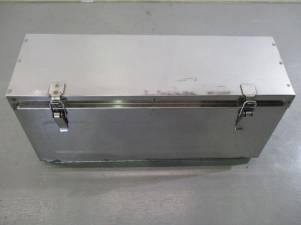 トラック ステンレス 工具箱 横75㎝ 縦32㎝ 奥行30㎝ 磨き済み 在庫