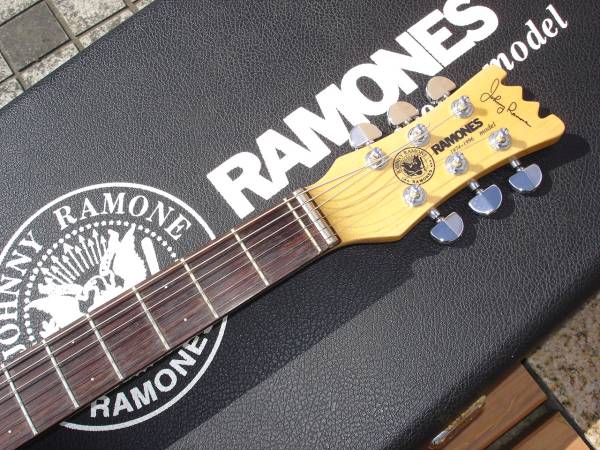 ♪ MOSRITE JOHNNY RAMONE 1974~1996 model FILLMORE製 ハードケース付