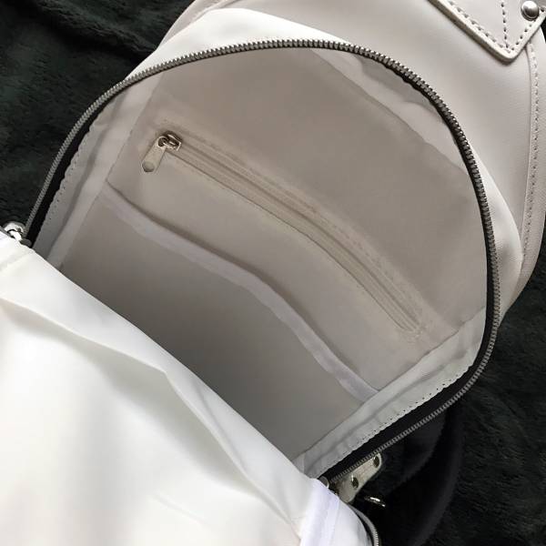 ボディバッグ 新品未使用 ホワイト ポケット多数