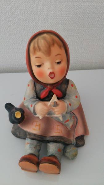ゲーベル社 フンメル人形 ☆編み物をする女の子と鳥☆ フンメル人形