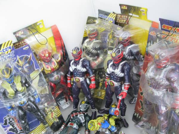 仮面ライダー響鬼 ヒビキ 大量処分 体セット ビッグサイズソフビフィギュア インブリスター等 プライズ 処分 1円 無し 仮面ライダー響鬼 売買されたオークション情報 Yahooの商品情報をアーカイブ公開 オークファン Aucfan Com