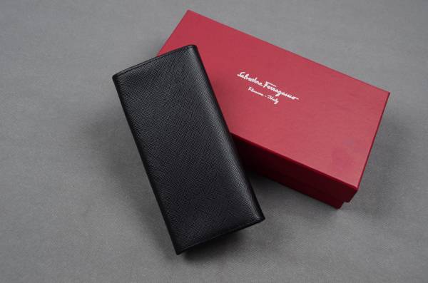 ★ブラック・黒★　サルヴァトーレフェラガモ 可愛いリボン付き 長財布