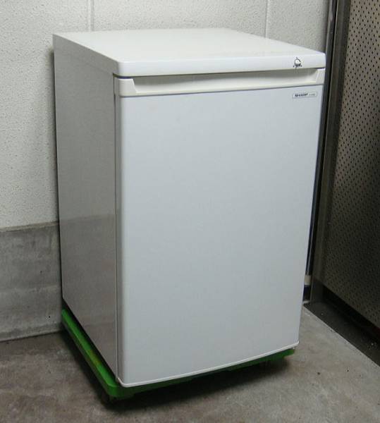 シャープ 縦型 86L 冷凍庫 ストッカー FJ-HS9X-W 2013年製