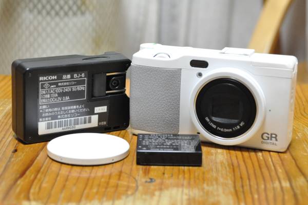 限定希少☆RICOH GR DIGITAL Ⅳ(4)☆ホワイト リコー 写真で見る写真で