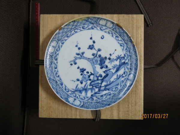古伊万里　梅に千鳥　柿右衛門 初期伊万里 梅に鳥文皿 所載品 古伊万里 柿右衛門(色絵磁器)｜売買され