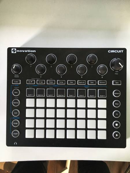 novation CIRCUIT　グルーヴボックス_1
