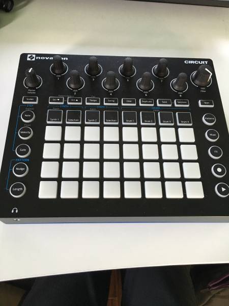 novation CIRCUIT　グルーヴボックス_3