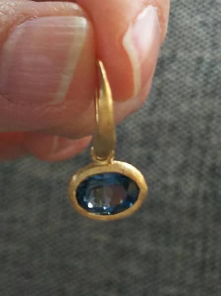 ロンドンブルートパーズピアス マリーエレーヌお好きな方にも