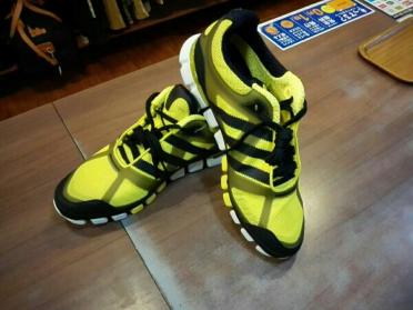 adidas スニーカー イエロー MEGATFRL 27.5cm アメリカ9 1/2