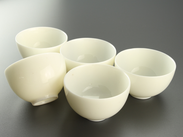 宋青白磁、双魚文刻花茶碗(元箱、更紗包古布付) - メルカリ 送料無料宋