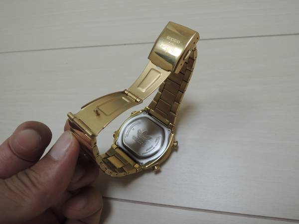 adidas アディダス スポーツウォッチ 時計 腕時計 金 ゴールド adidas watchの通販