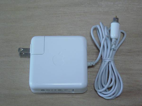  「Blockhead」プラグは、Apple ウォール アダプタの省スペース ソリューションを提供します