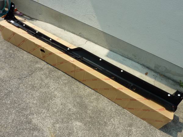 新車外 美品 202 ヴォクシー ノア エスクァイア 80 左 ロッカーパネル サイドステップ　75860-28040