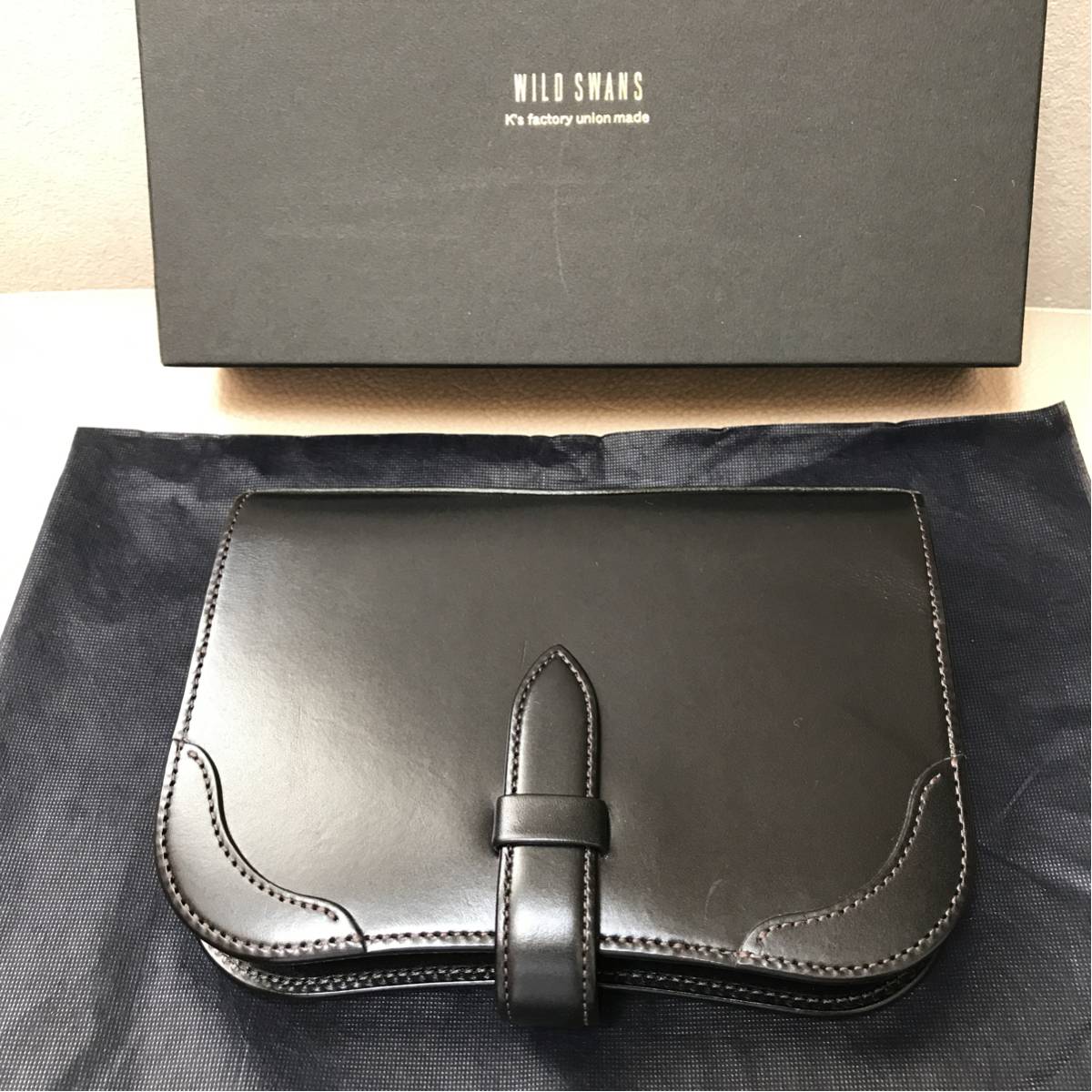 【極上】ワイルドスワンズ、WILD SWANSの6穴手帳カバー。バイブルで。サドルプルアップのブラック。_1