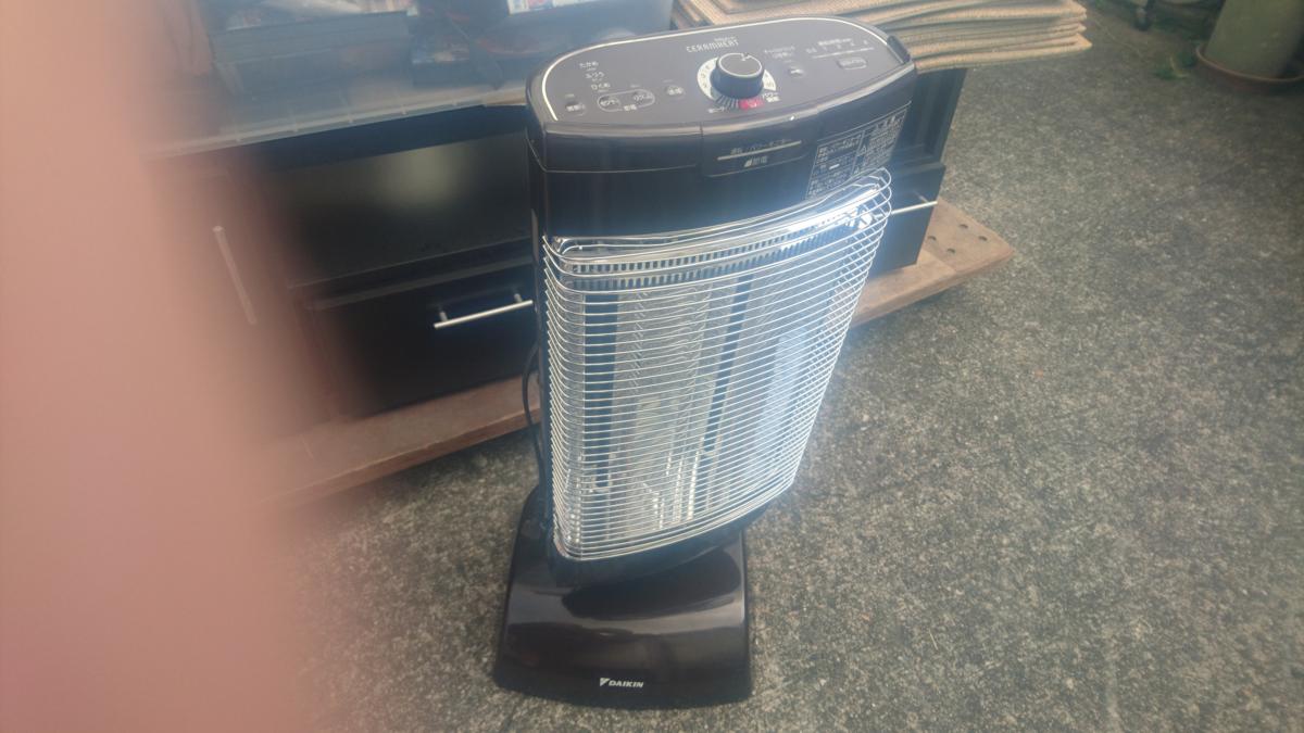 セラムヒート 電気ストーブ ダイキン 遠赤外線暖房機 ERFT11SS-T 
