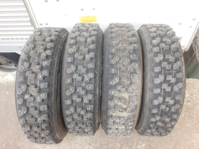 お話中　165/80 R13  ダンロップ　SP SPORTS 51-R スパイク 2本 ダンロップ SP SPORT 51-R 165/80R13 スパイクタイヤ 4本 中古