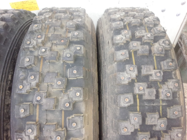 お話中　165/80 R13  ダンロップ　SP SPORTS 51-R スパイク 2本 ダンロップ SP SPORT 51-R 165/80R13 スパイクタイヤ 4本 中古