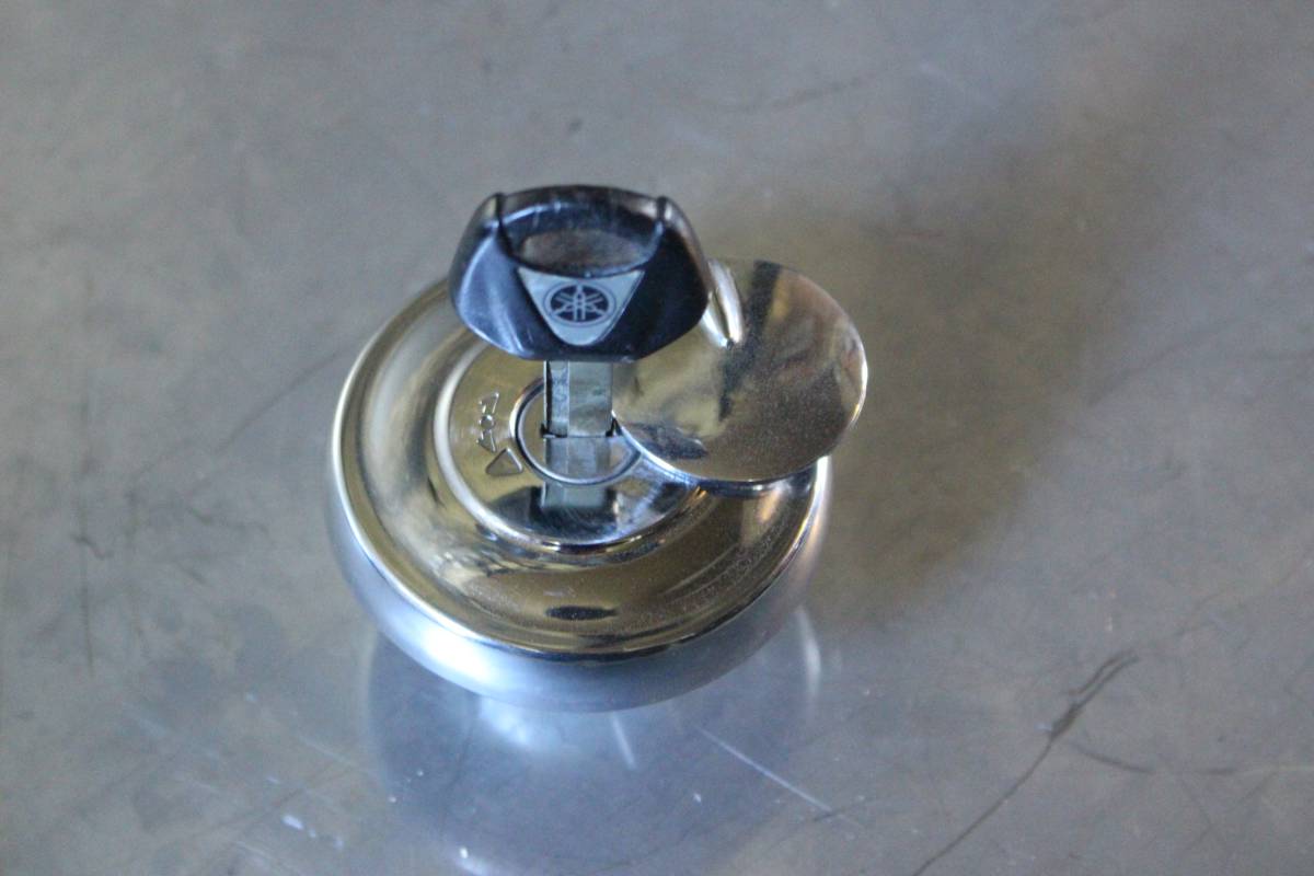 ＳＲ４００　ＲＨ０１Ｊ　タンクキャップ　送料込み　即決価格